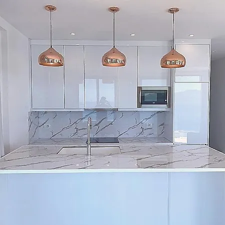 Manhattan Beach Luxury Apartments *